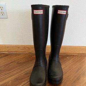 Like new Matte black hunter boots